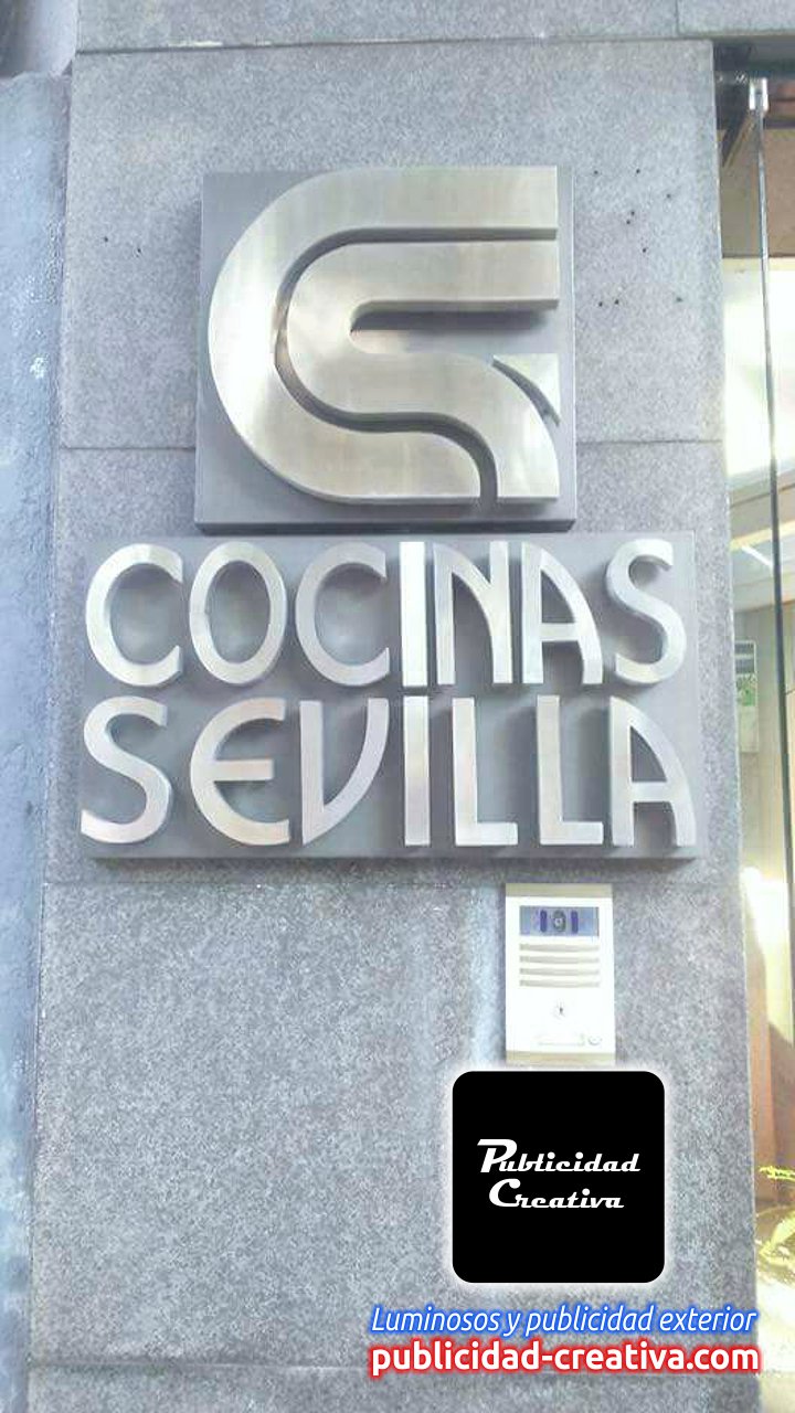 Anuncios de aluminio para fachadas