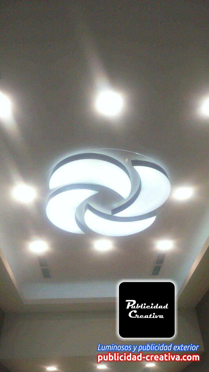 Instalación de anuncios luminosos interiores