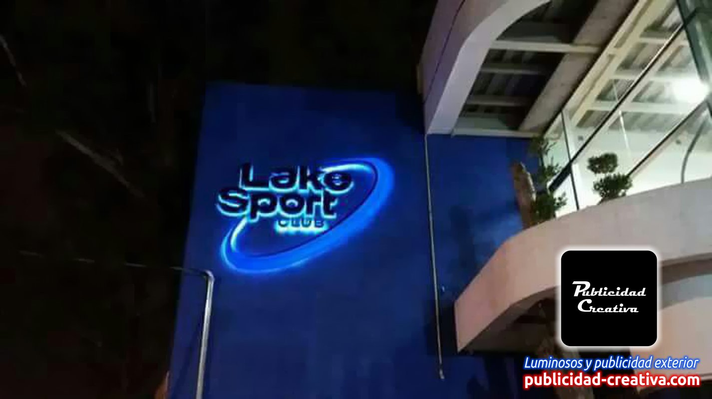 Anuncios 3D retroiluminados