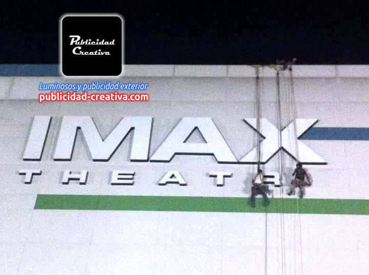 Instalación de publicidad en altura