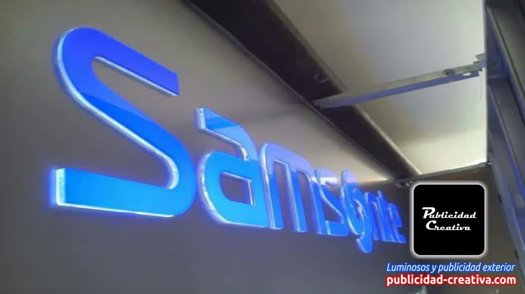 Implementación de imagen corporativa en interiores